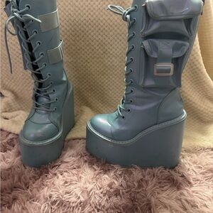 YRU size 5 Platform Boots in Blue